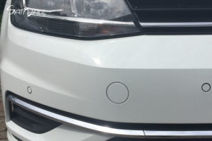 Utrasonic parking sensor in the front bumper